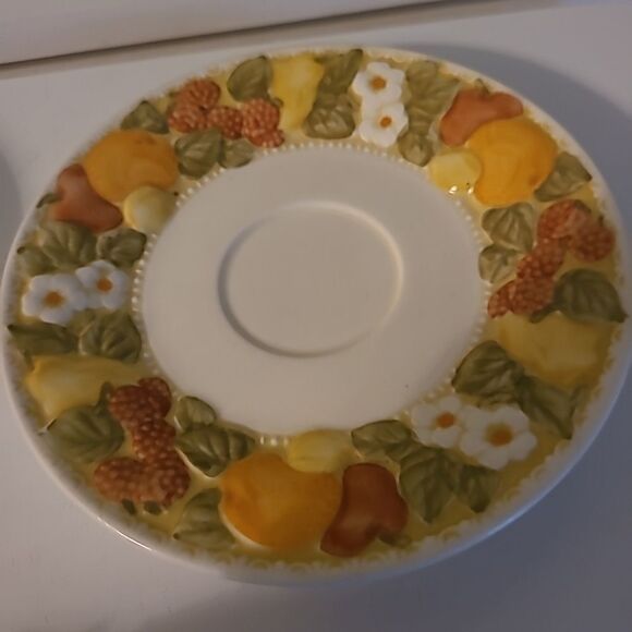 Set of Four Metlox Saucers - Picture 2 of 10